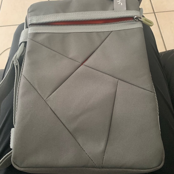 Case Logic 10.2 Inch Notebook and IPad Bag - Picture 1 of 7